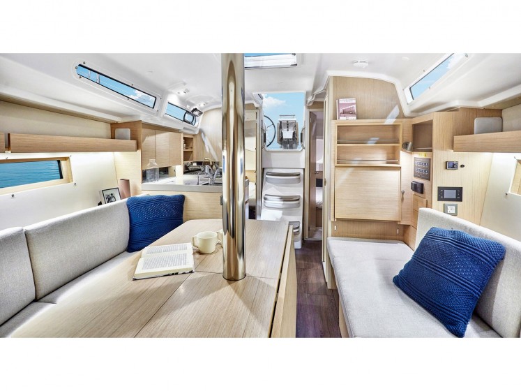 Oceanis 34.1 - Yacht Charter Sailica