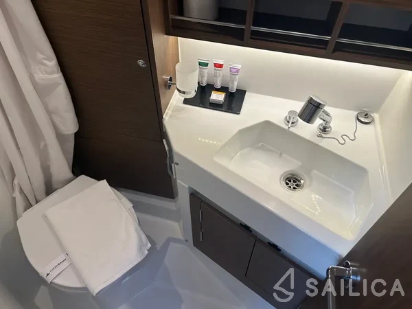 Oceanis 34.1 - Yacht Charter Sailica