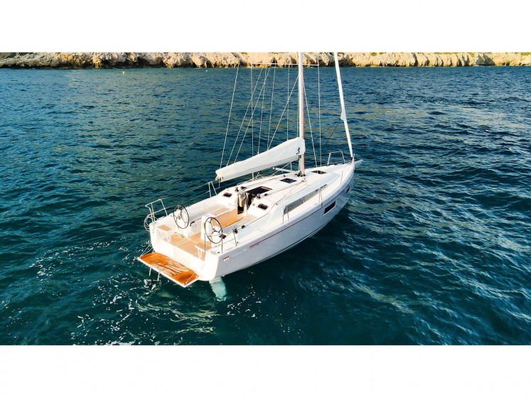 Oceanis 34.1 - Yacht Charter Sailica