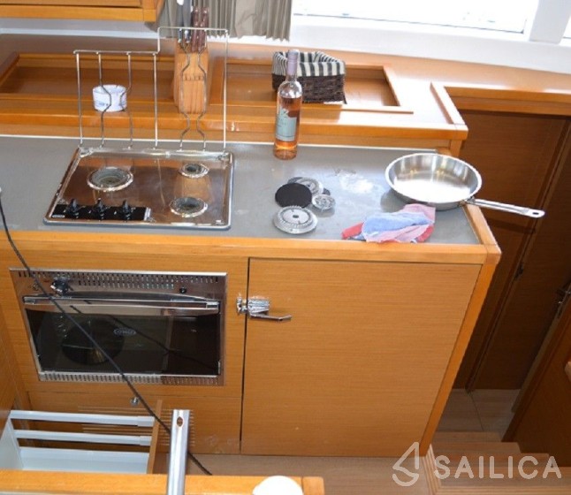 Lagoon 450 - Yacht Charter Sailica