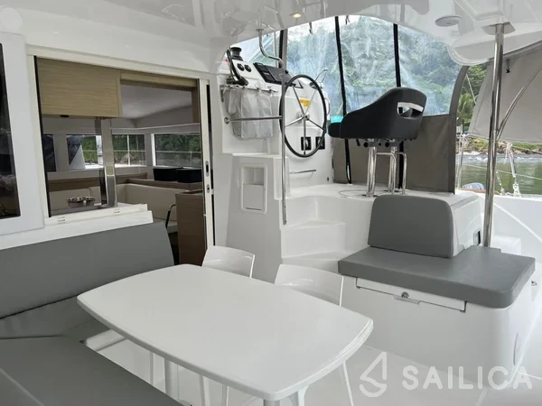 Lagoon 40 - Yacht Charter Sailica