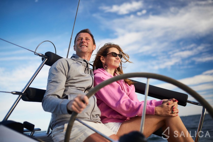 Maxus 35 - Yacht Charter Sailica