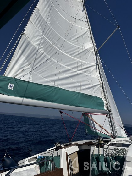 Maxus 35 - Yacht Charter Sailica
