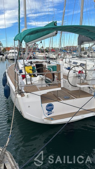 Maxus 35 - Yacht Charter Sailica