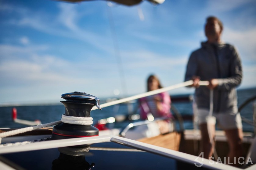 Maxus 35 - Yacht Charter Sailica