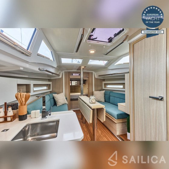 Maxus 35 - Yacht Charter Sailica