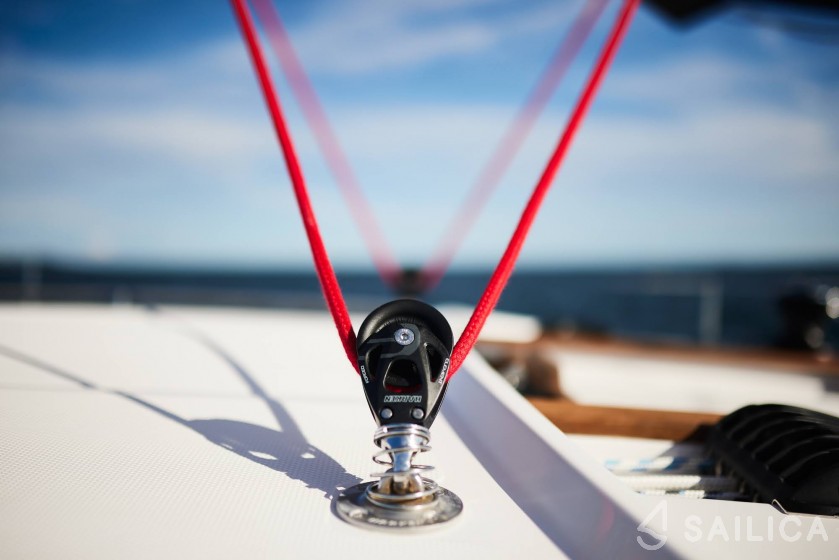 Maxus 35 - Yacht Charter Sailica