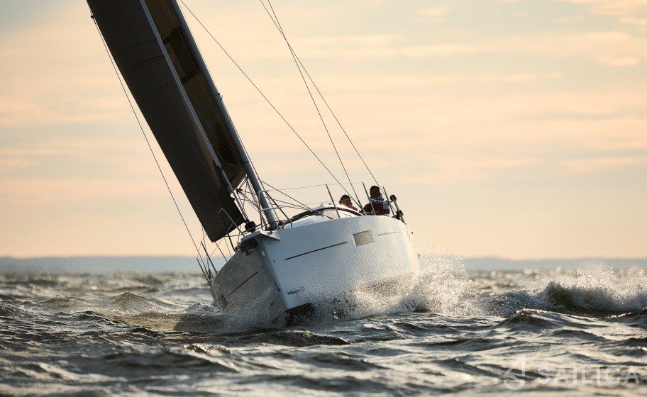 Maxus 35 - Yacht Charter Sailica