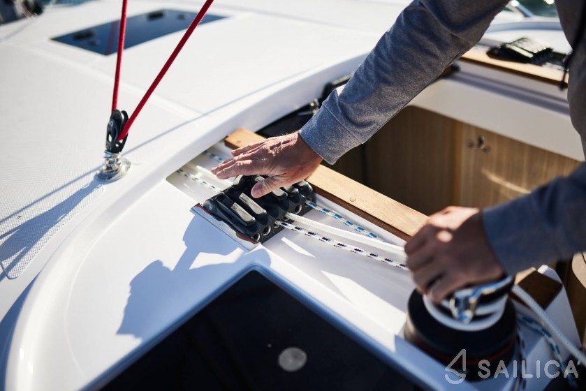 Maxus 35 - Yacht Charter Sailica
