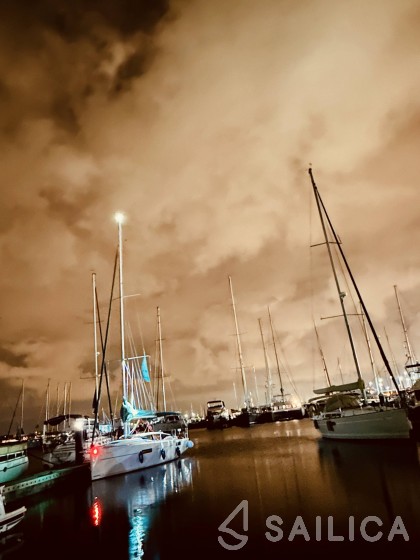 Maxus 35 - Yacht Charter Sailica