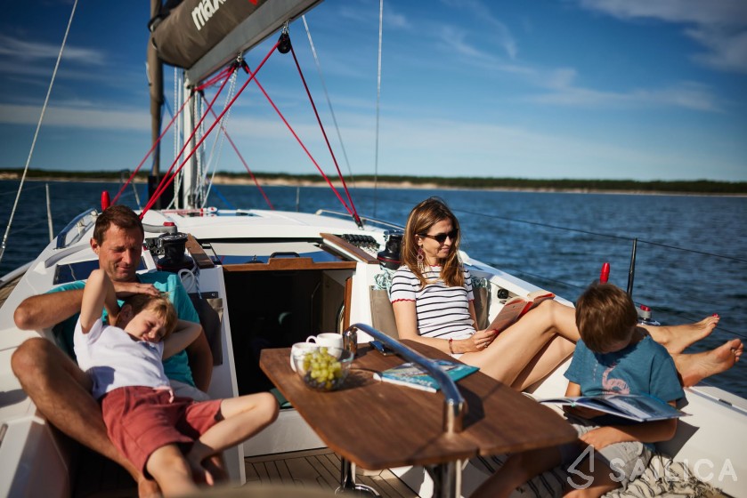 Maxus 35 - Yacht Charter Sailica
