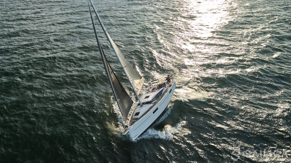 Maxus 35 - Yacht Charter Sailica