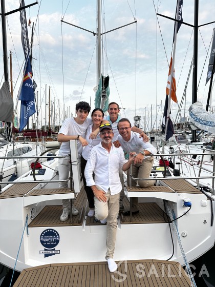 Maxus 35 - Yacht Charter Sailica