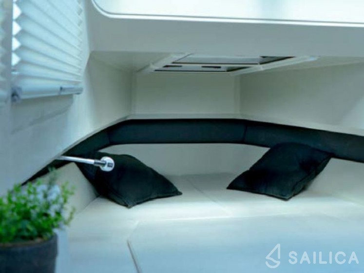 Saxdor 320 GTO - Yacht Charter Sailica