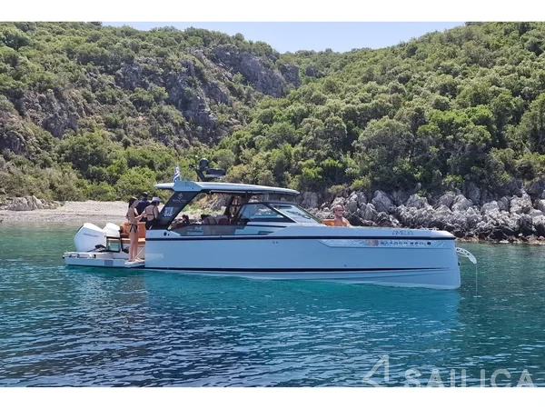 Saxdor 320 GTO - Yacht Charter Sailica