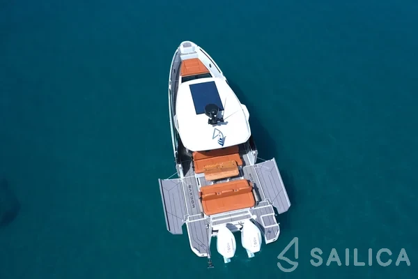 Saxdor 320 GTO - Yacht Charter Sailica