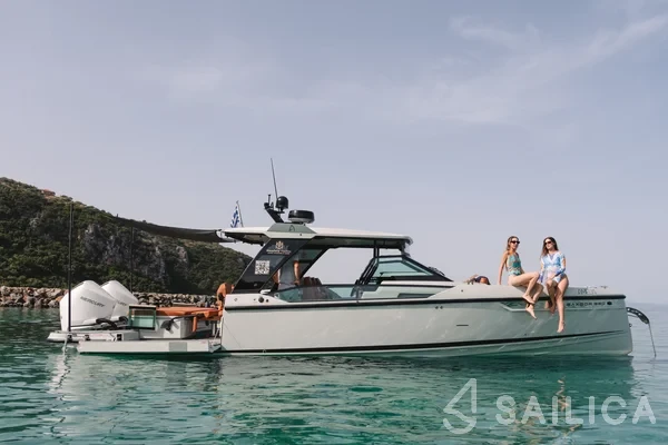 Saxdor 320 GTO - Yacht Charter Sailica