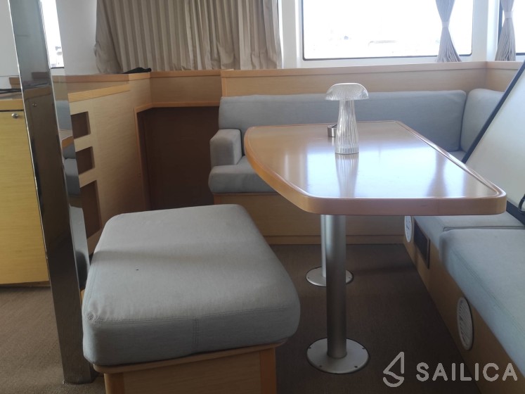 Lagoon 42 - Yacht Charter Sailica
