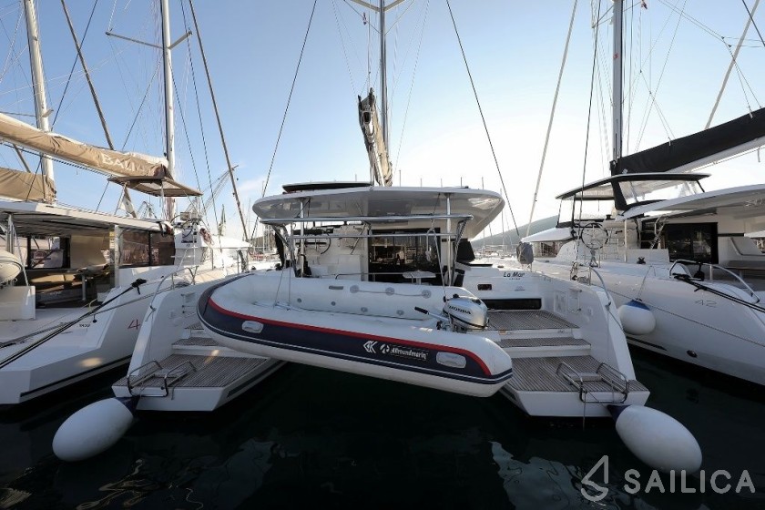 Lagoon 42 - Yacht Charter Sailica