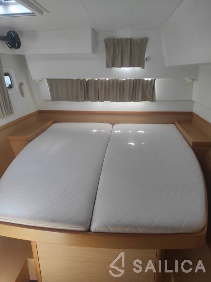 Lagoon 42 - Yacht Charter Sailica