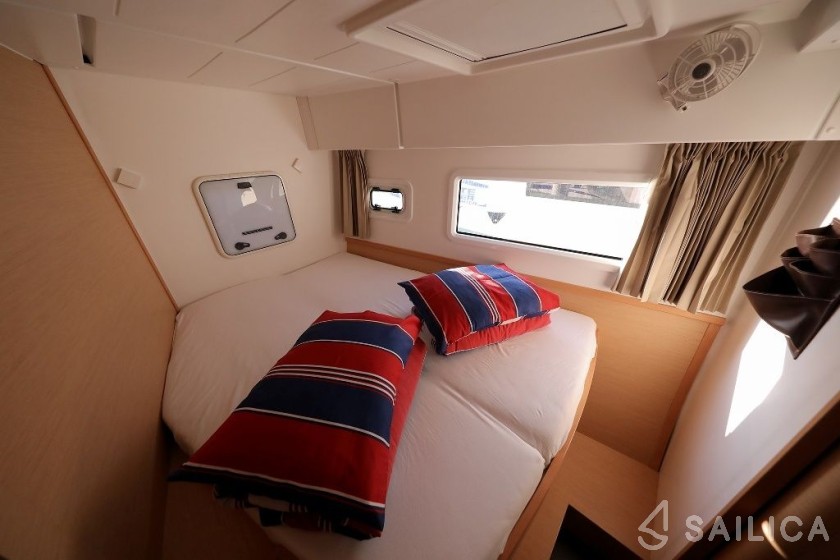 Lagoon 42 - Yacht Charter Sailica