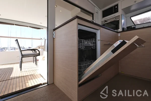 Bali 4.5 - Yacht Charter Sailica