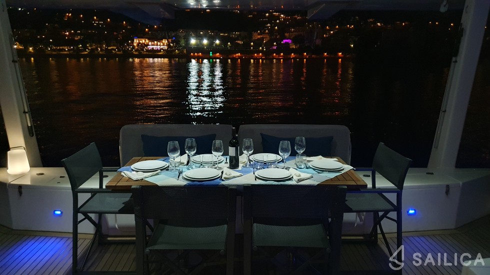 Sunreef 62 - Yacht Charter Sailica