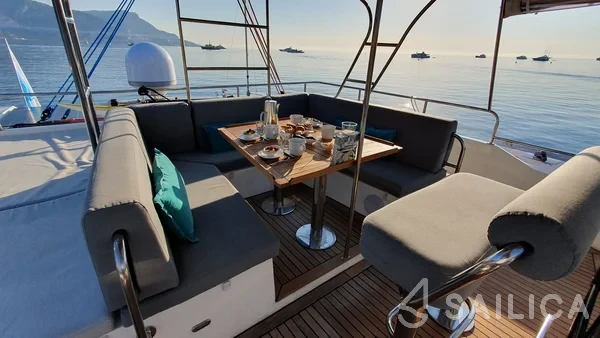 Sunreef 62 - Yacht Charter Sailica