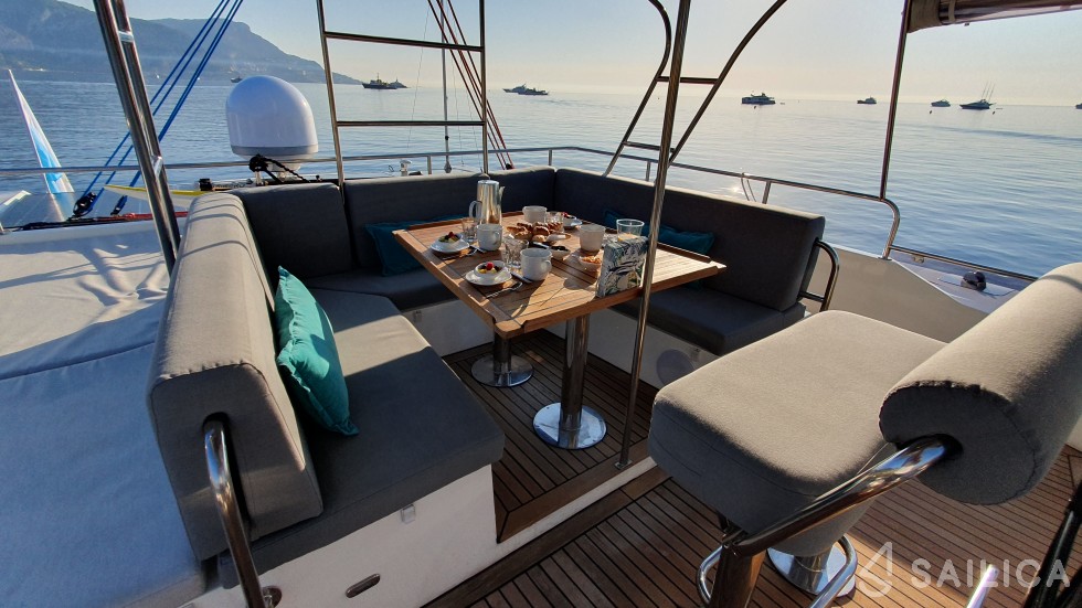 Sunreef 62 - Yacht Charter Sailica