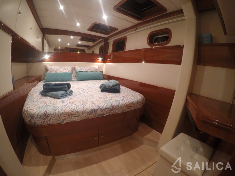 Sunreef 62 - Yacht Charter Sailica