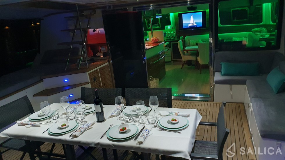 Sunreef 62 - Yacht Charter Sailica