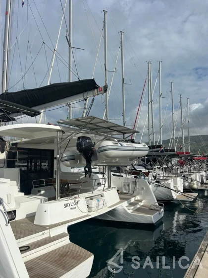 Lagoon 42 - Yacht Charter Sailica