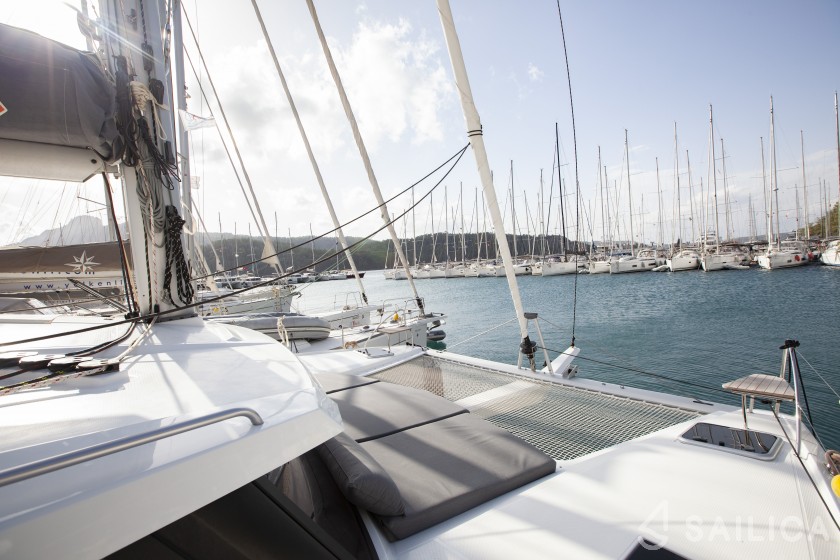 Isla 40 - Yacht Charter Sailica