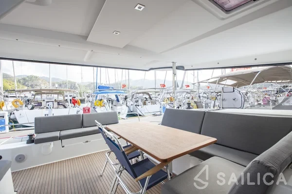Isla 40 - Yacht Charter Sailica