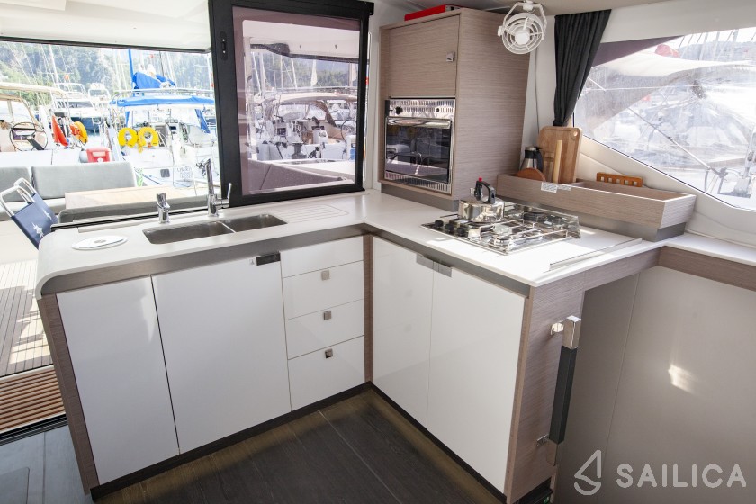 Isla 40 - Yacht Charter Sailica