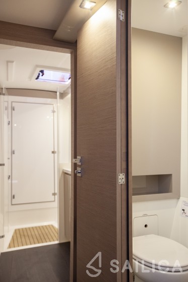 Isla 40 - Yacht Charter Sailica