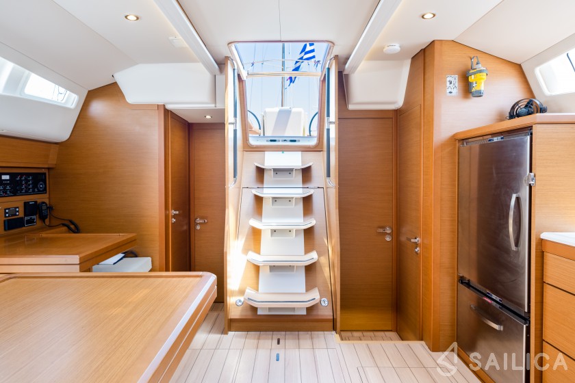 Sun Odyssey 519 - Yacht Charter Sailica