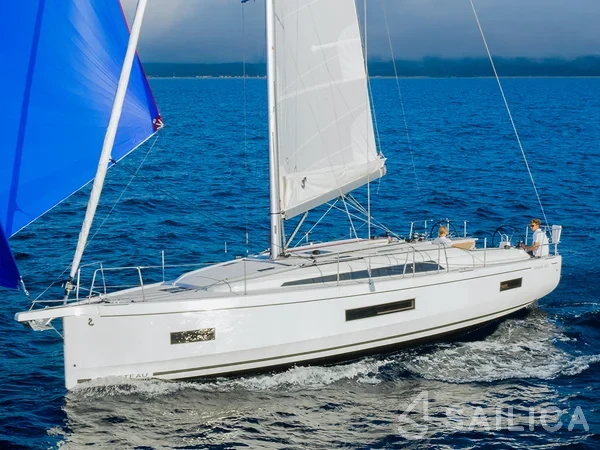 Oceanis 40.1 - Yacht Charter Sailica