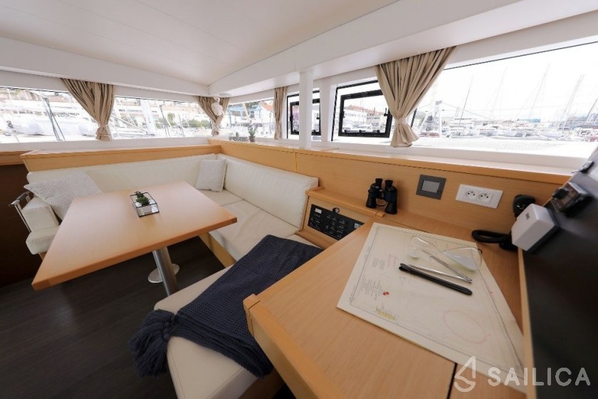 Lagoon 400 S2 - Yacht Charter Sailica