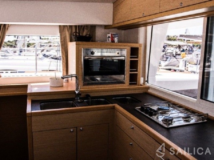 Lagoon 400 S2 - Yacht Charter Sailica