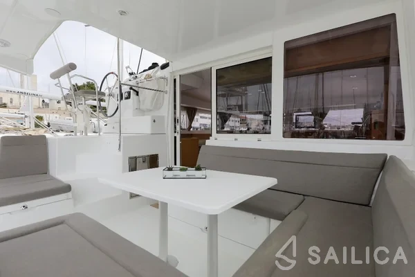 Lagoon 400 S2 - Yacht Charter Sailica