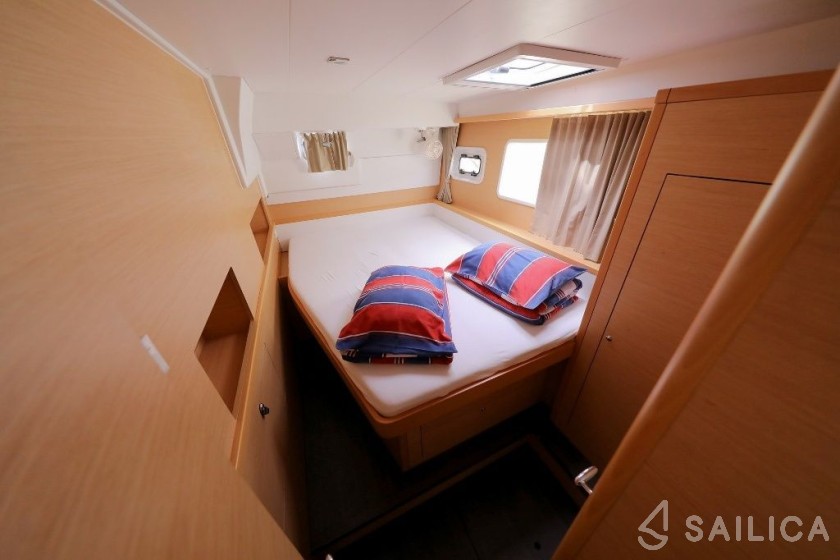 Lagoon 400 S2 - Yacht Charter Sailica