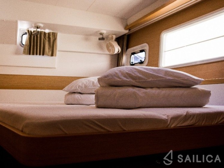 Lagoon 400 S2 - Yacht Charter Sailica