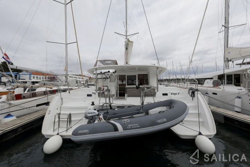 Lagoon 400 S2 - Yacht Charter Sailica