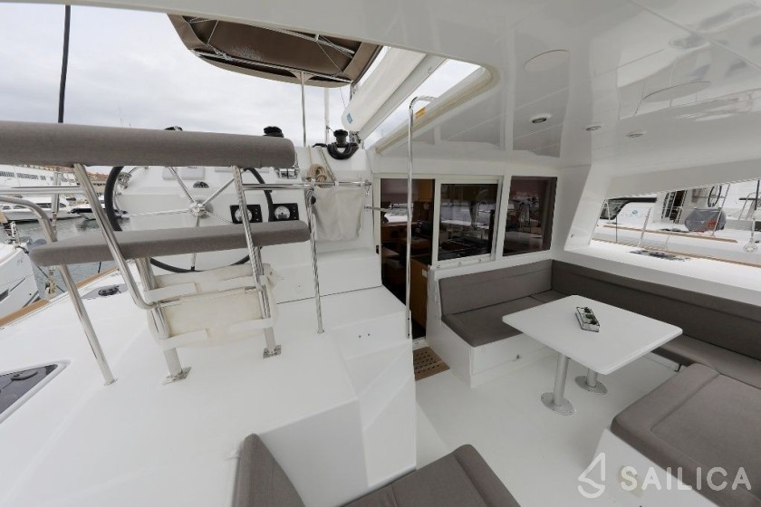 Lagoon 400 S2 - Yacht Charter Sailica