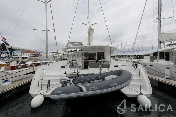 Lagoon 400 S2 - Yacht Charter Sailica