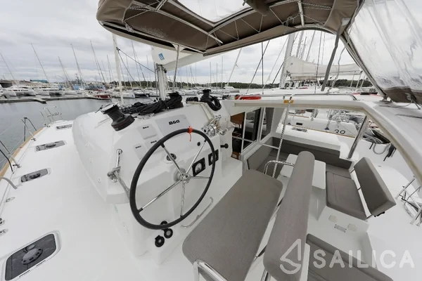 Lagoon 400 S2 - Yacht Charter Sailica