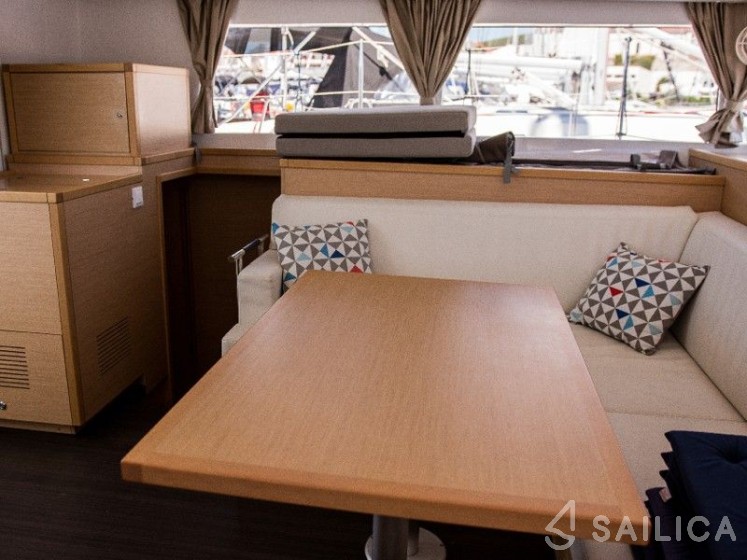 Lagoon 400 S2 - Yacht Charter Sailica