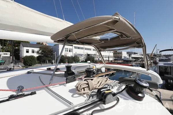Lagoon 400 S2 - Yacht Charter Sailica