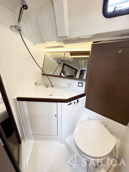 Oceanis 46.1 - Yacht Charter Sailica